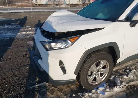 2021 Toyota Rav4 Xle z USA, uszkodzony, nr VIN 2T3P1RFV8MC182424